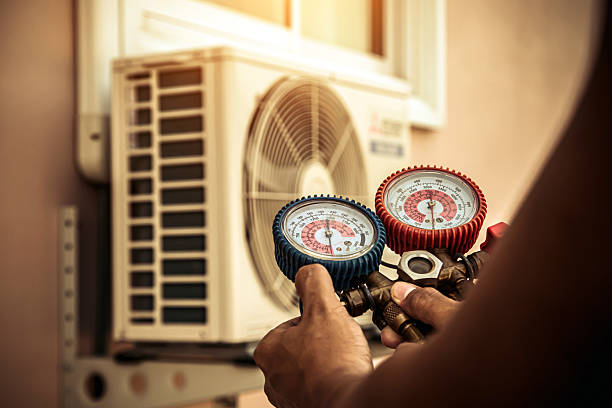 Professional Ac Installation technician working in Estherville, IA